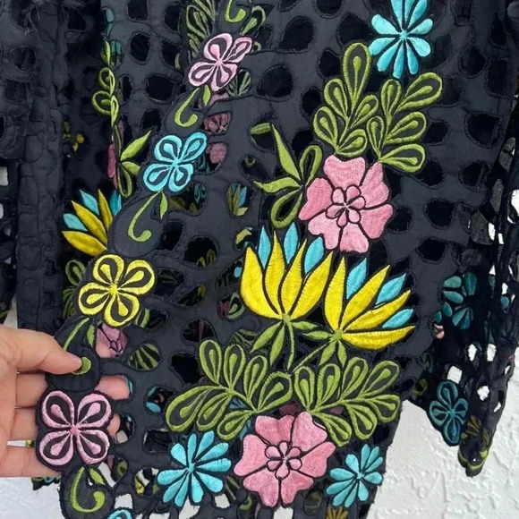 International Apparel Mart Womens Embroidered Floral Top Blouse Black Sz Small - Picture 7 of 11